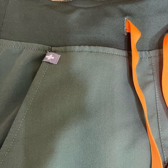 Figs Scub Joggers - Picture 6 of 9